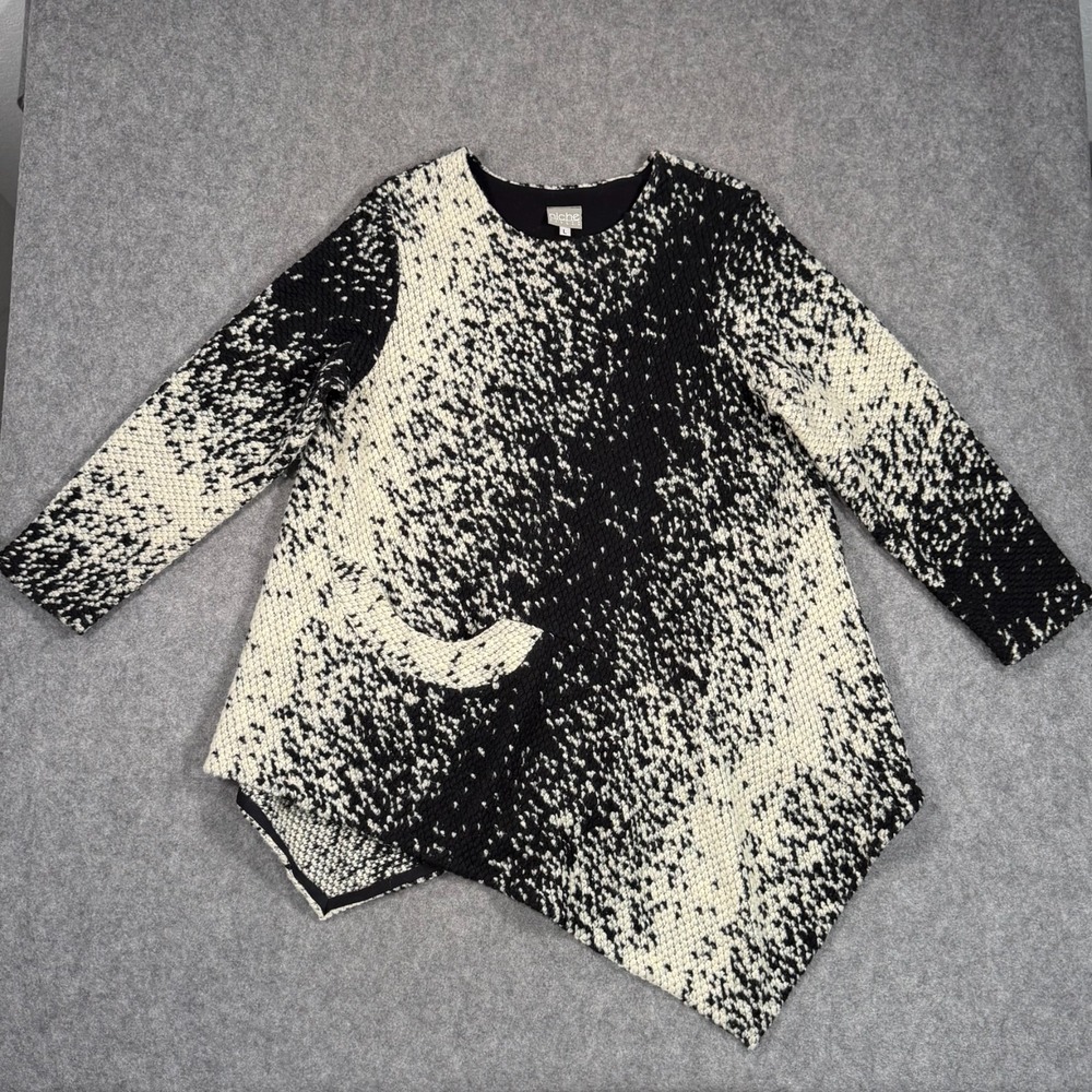 Niche‎ Nilgun Derman Black White Knit Asymmetrical Sweater Women's Size Large
